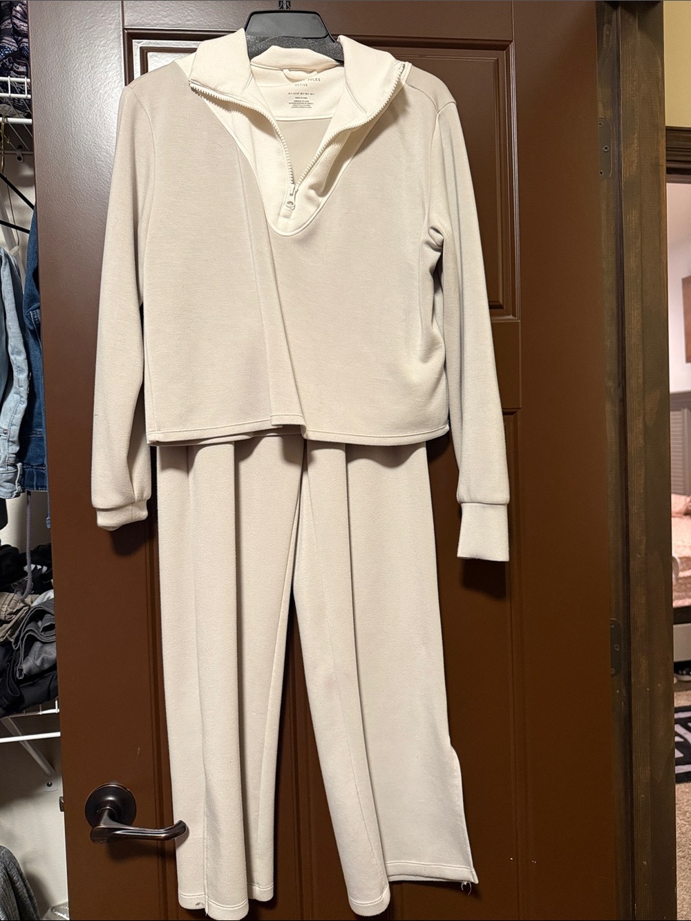 Cream active 2 piece set